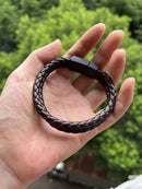 Pulseira Masculina de Couro Trançado com Aço Inoxidável – Estilo Moderno