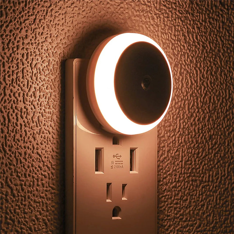 Luz Noturna LED com Sensor Inteligente Crepúsculo-Amanhecer | Plug-in Automática para Casa