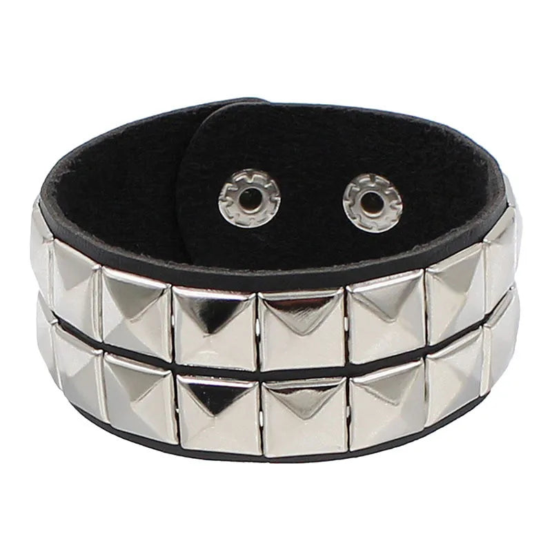 Pulseira Gótica Punk 2025 em Couro PU com 3 Fileiras de Spikes e Correntes | Acessório Unissex