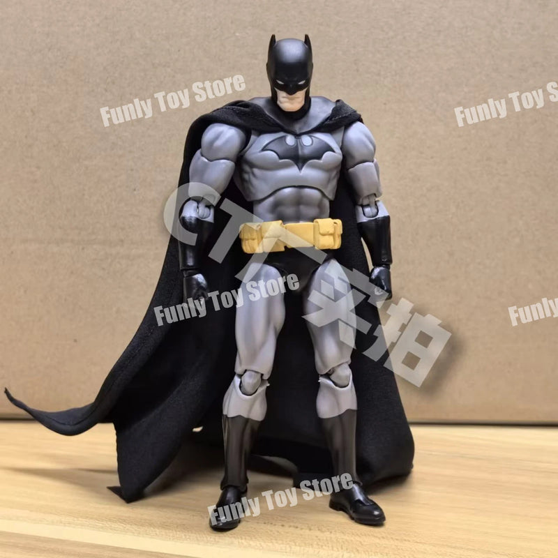 Action Figure Batman Hush Mafex 126 – Versão Preta, Bandai, 1/12, Colecionável DC
