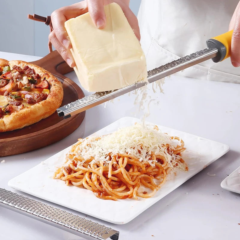 Ralador de Queijo e Zester de Limão em Aço Inoxidável com Capa Protetora | Utensílio Multifuncional para Queijo, Frutas e Chocolate com Alça Antiderrapante