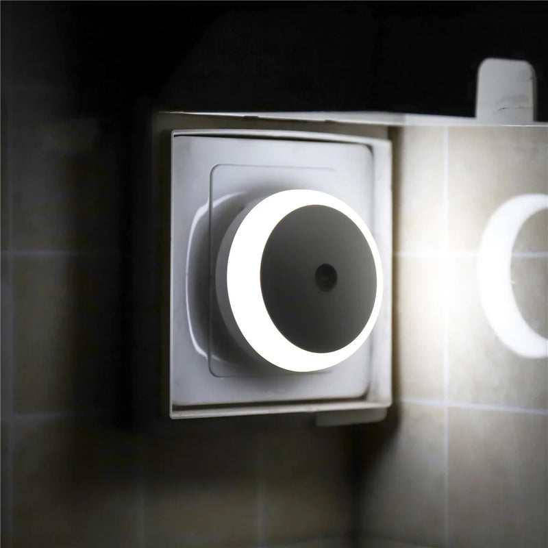 Luz Noturna LED com Sensor Inteligente Crepúsculo-Amanhecer | Plug-in Automática para Casa