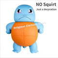 Boneco Decorativo Johnny Turtle MINISO – Acessório para Carro com Spray de Água, Tema Pokémon